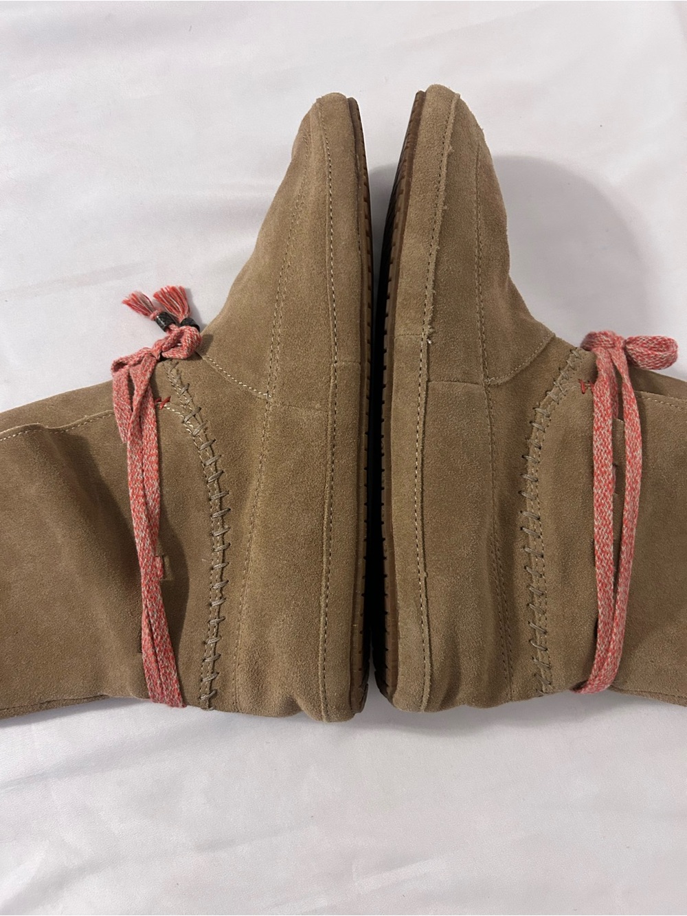Sanuk Women’s Tan Suede Lace-Up Ankle Boots with Coral Laces - Picture 4 of 8